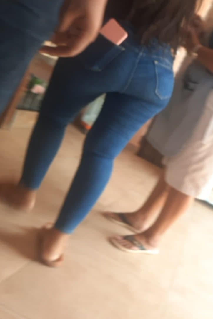 karla lorena heredia salinas espiada, no se da cuenta, amiga