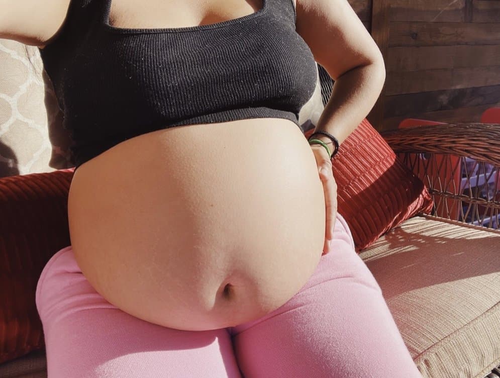 Click to view full size PREGNANT LATINA SINGLE MOM OF 2 LOVES ASSHOLE PLAYED WITH