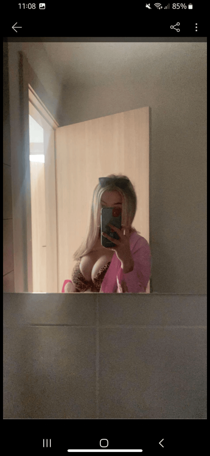 Click to view full size Snap slut Rose showing what a good fuck toy she can be