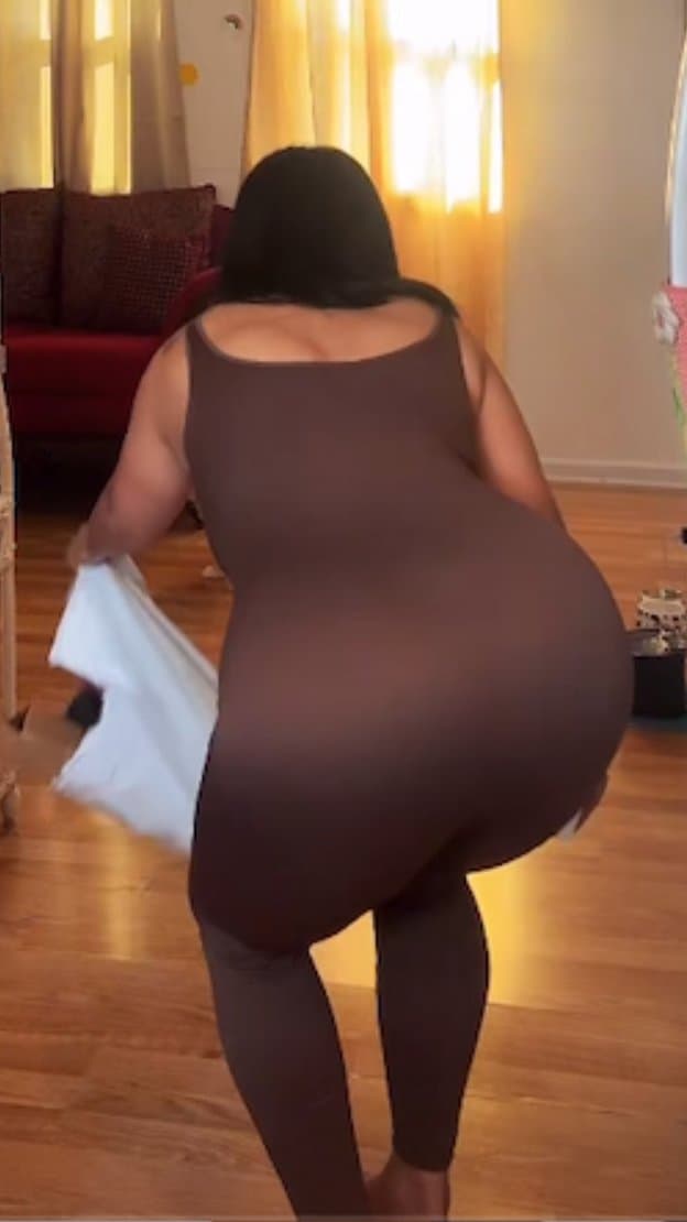 Click to view full size Slut latina milf doesnt wear anything underneath