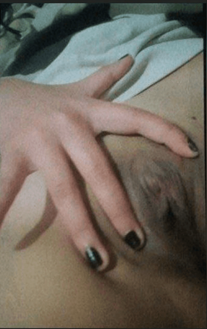 Más putitas entregadas por cornudos sumisos.