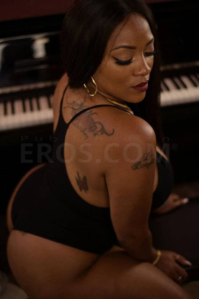 Inglewood CA Milf Age Mid 40s Auntie Massage Therapist Thot I Always Wanted to Fuck