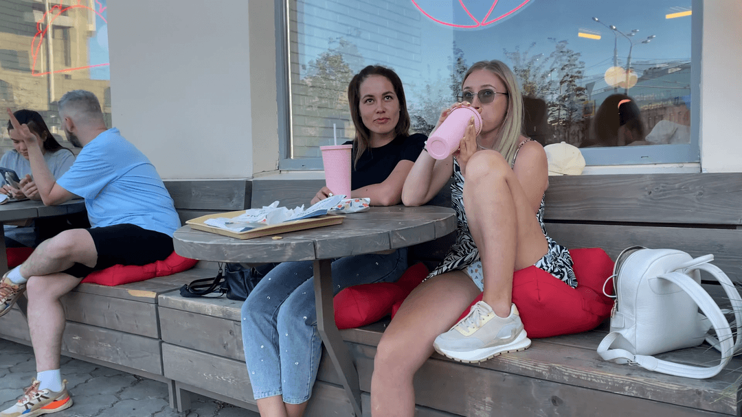 Click to view full size upskirt