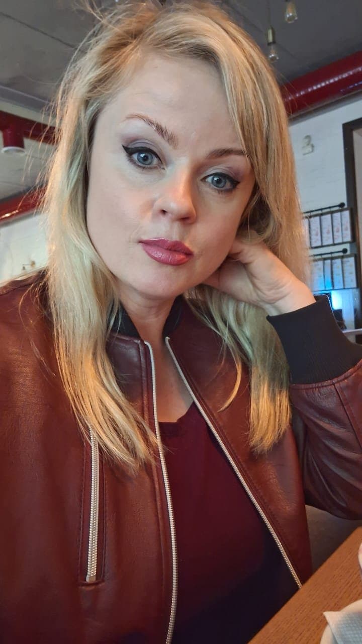 Office Milf Claudia T is so horny. Comments welcome.