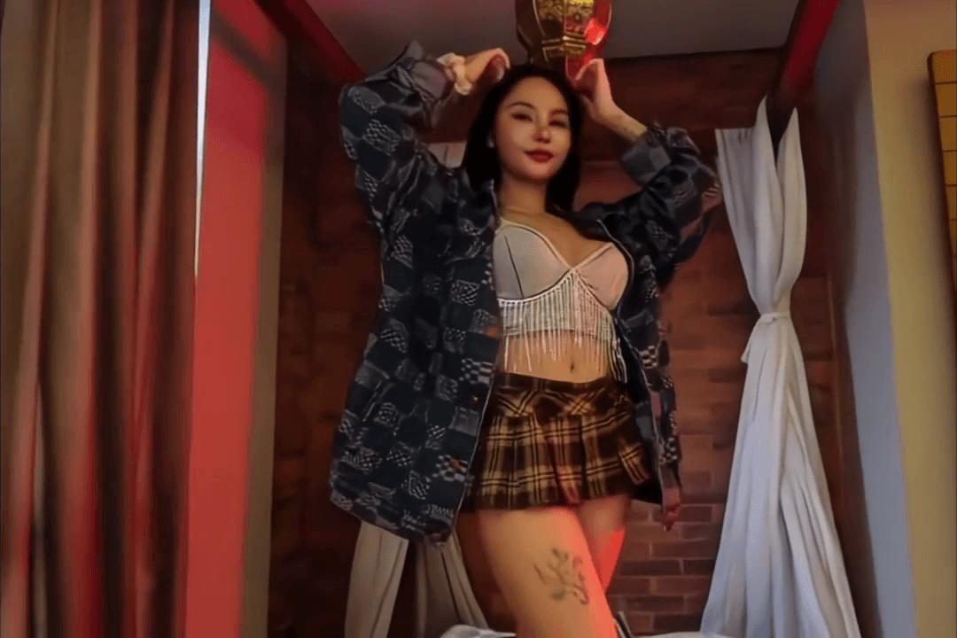 Gorgeous Thai Babe Sex Facial