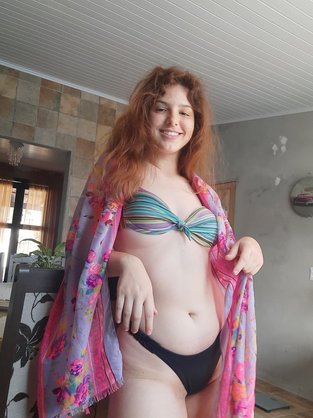 Ruiva Isabell antes de vender conteúdo adulto