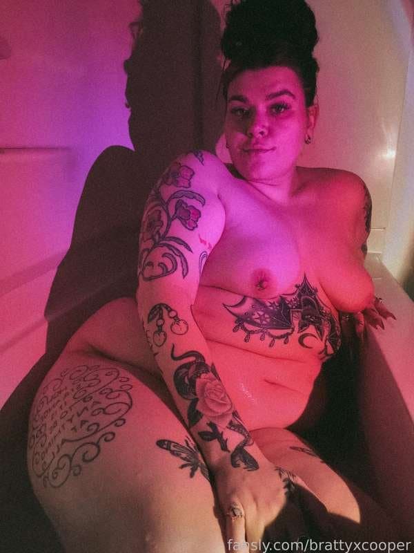 Click to view full size Bratty BBW Goth