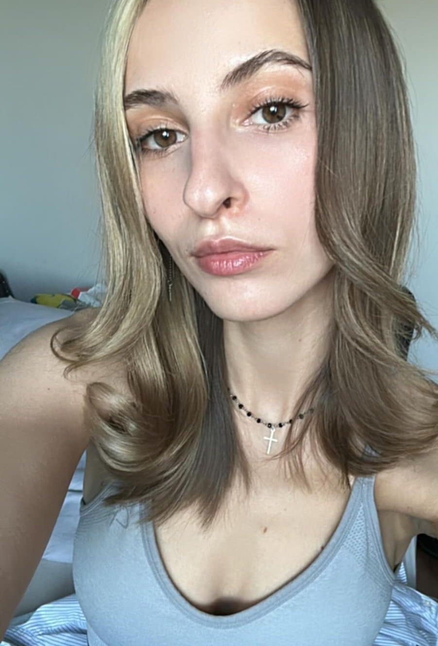 18yo Skiny Teen with Long Legs