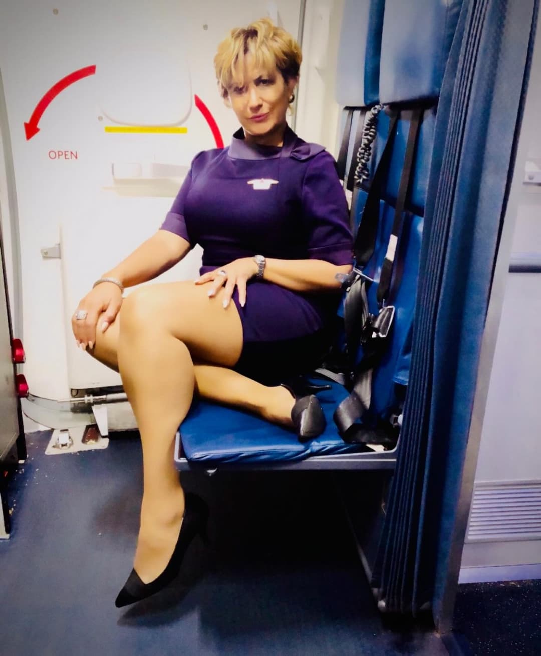 Thick Gilf flight attendant