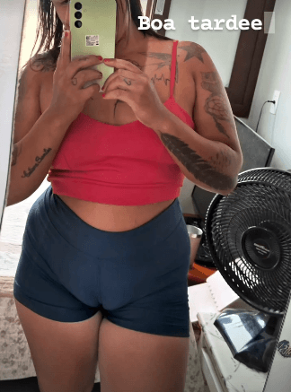 Morena bucetuda, exibe o capô de fusca | Thick Latina, thick pussy cameltoe