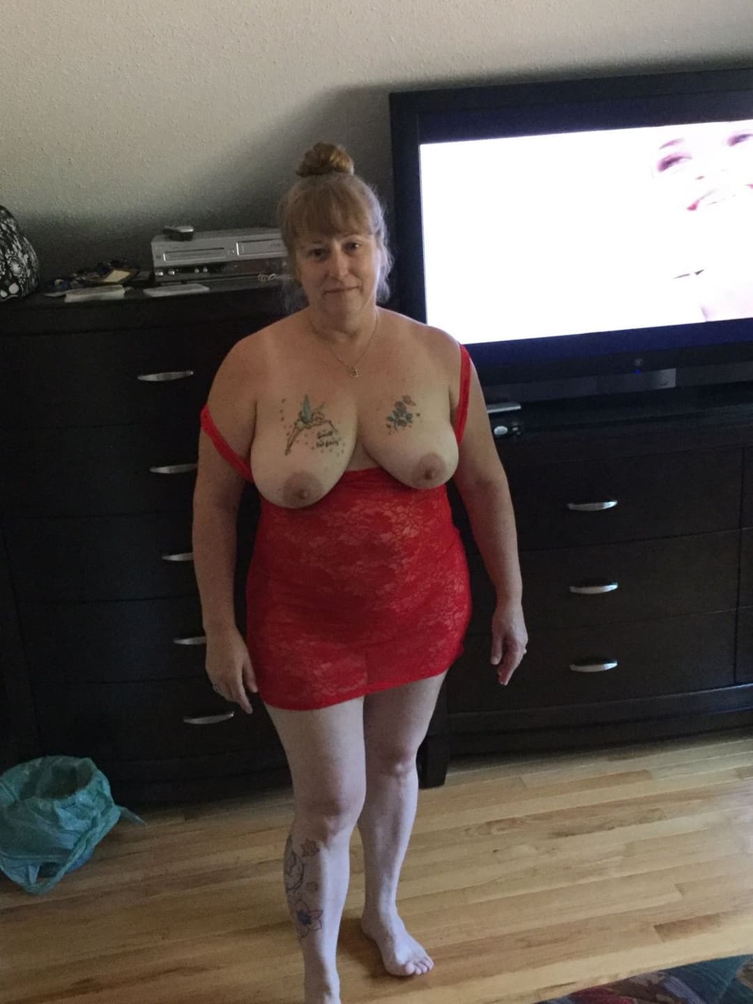 Click to view full size Blonde BBW Milf Slut Shown Off