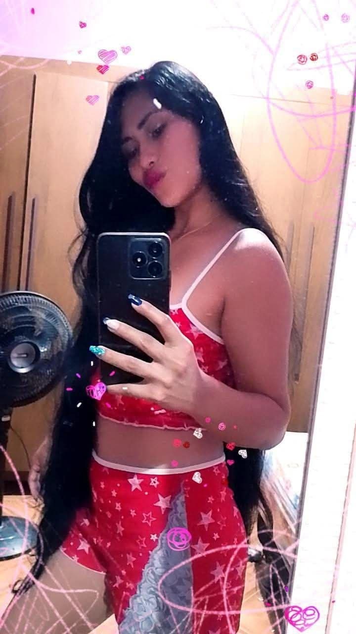 Putinha morena de pijama, comentem oq essa putinha merece
