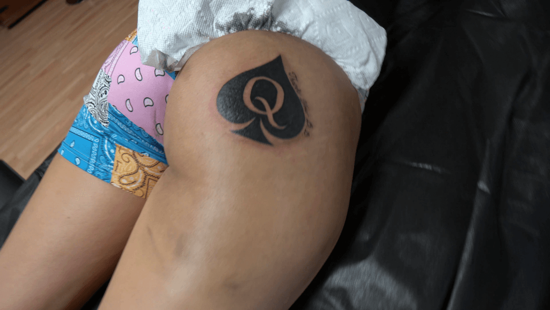 Getting QoS Tattoo- QUEEN OF SPADES TATTOO