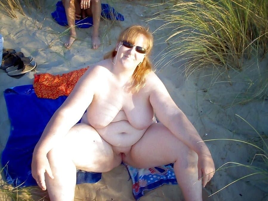 BBW- Grosse cochonne sur la plage