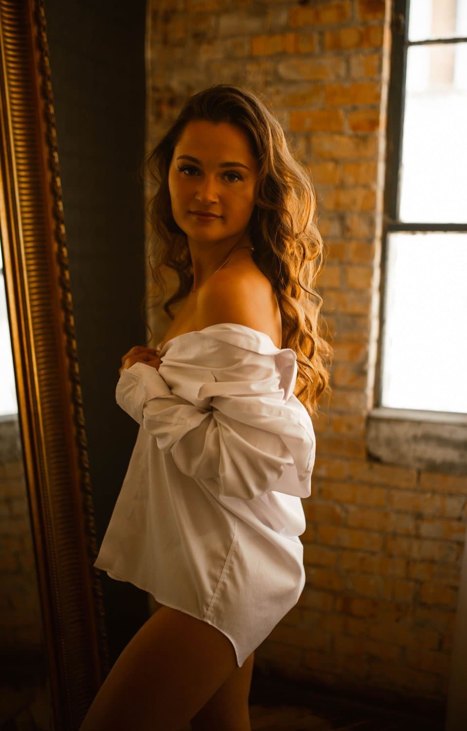 Skinny bubble butt brunette boudoir