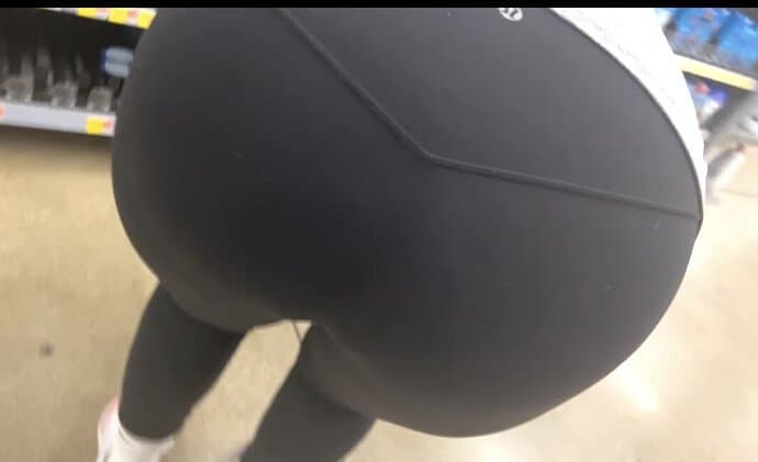 MENINA HIJAB GROSSA EM LEGGINGS LULU CURVADA na minha frente