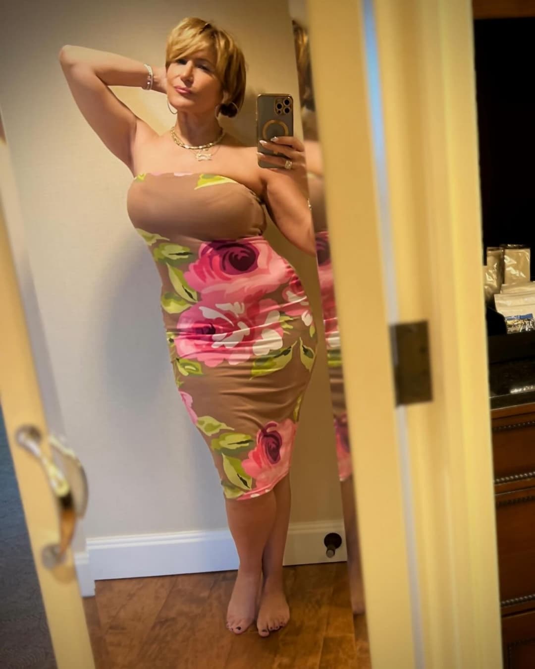 Thick Gilf flight attendant 2