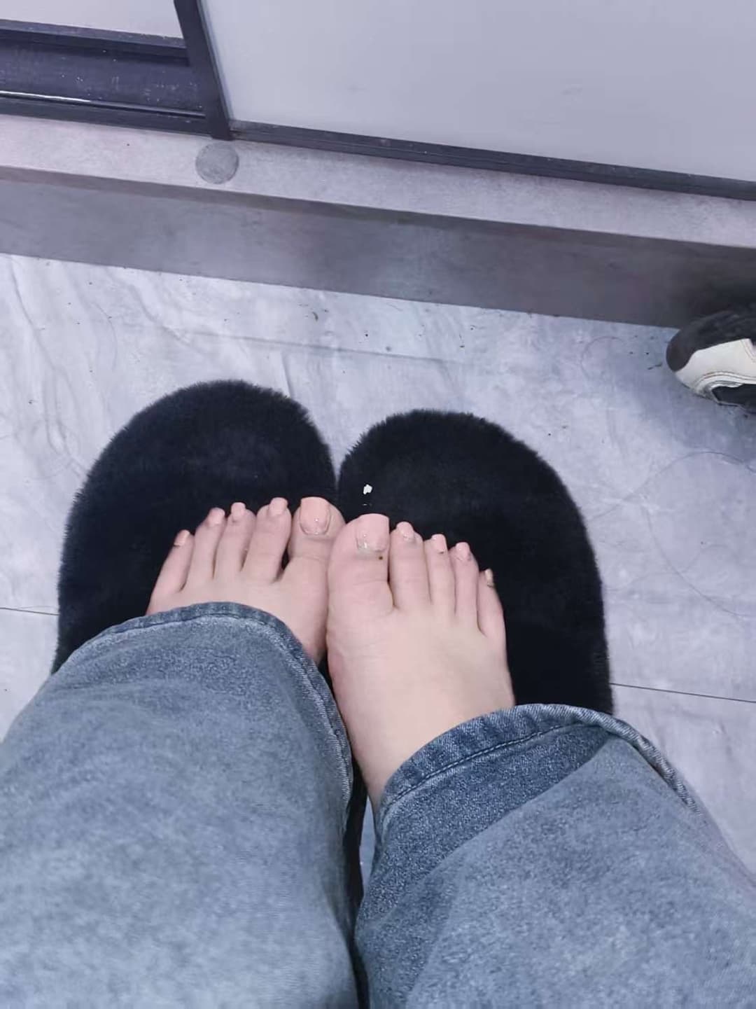 I Pay Chinese Student for showing her sexy feet