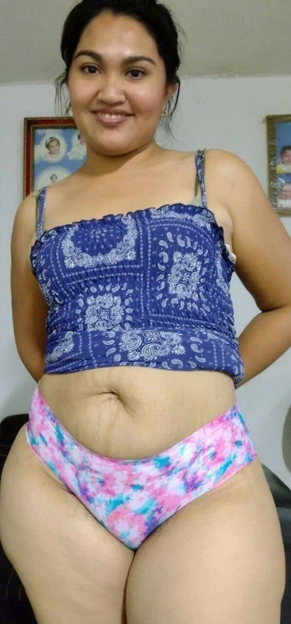 Small titties,  stretch marks and bush