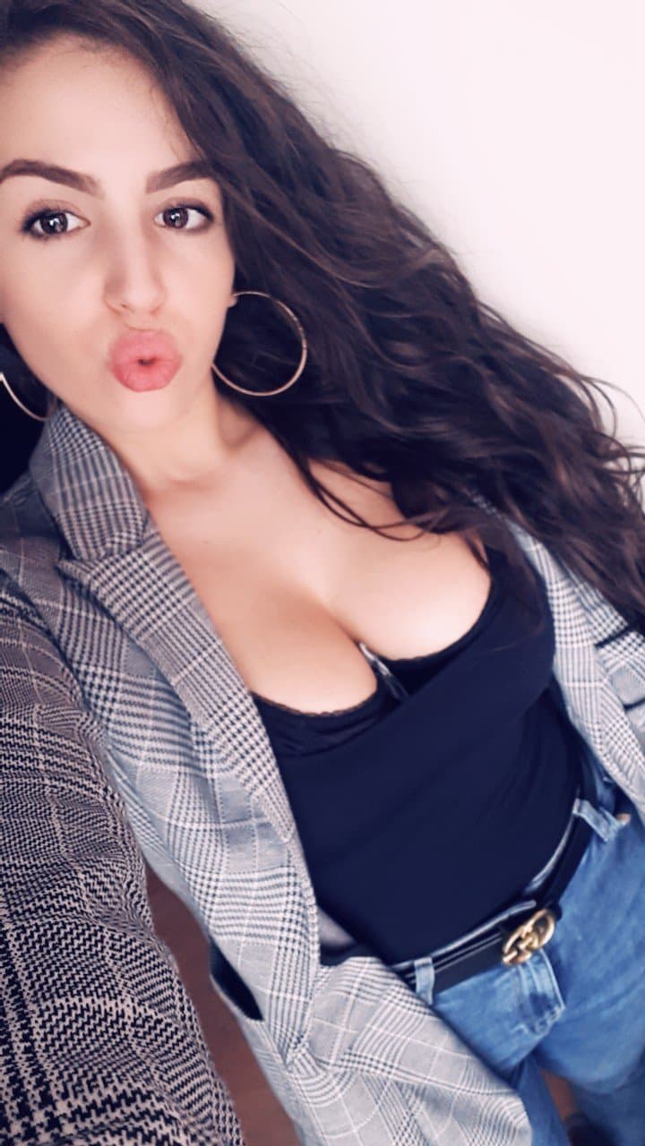 Pretty syrian muslim hijab girl