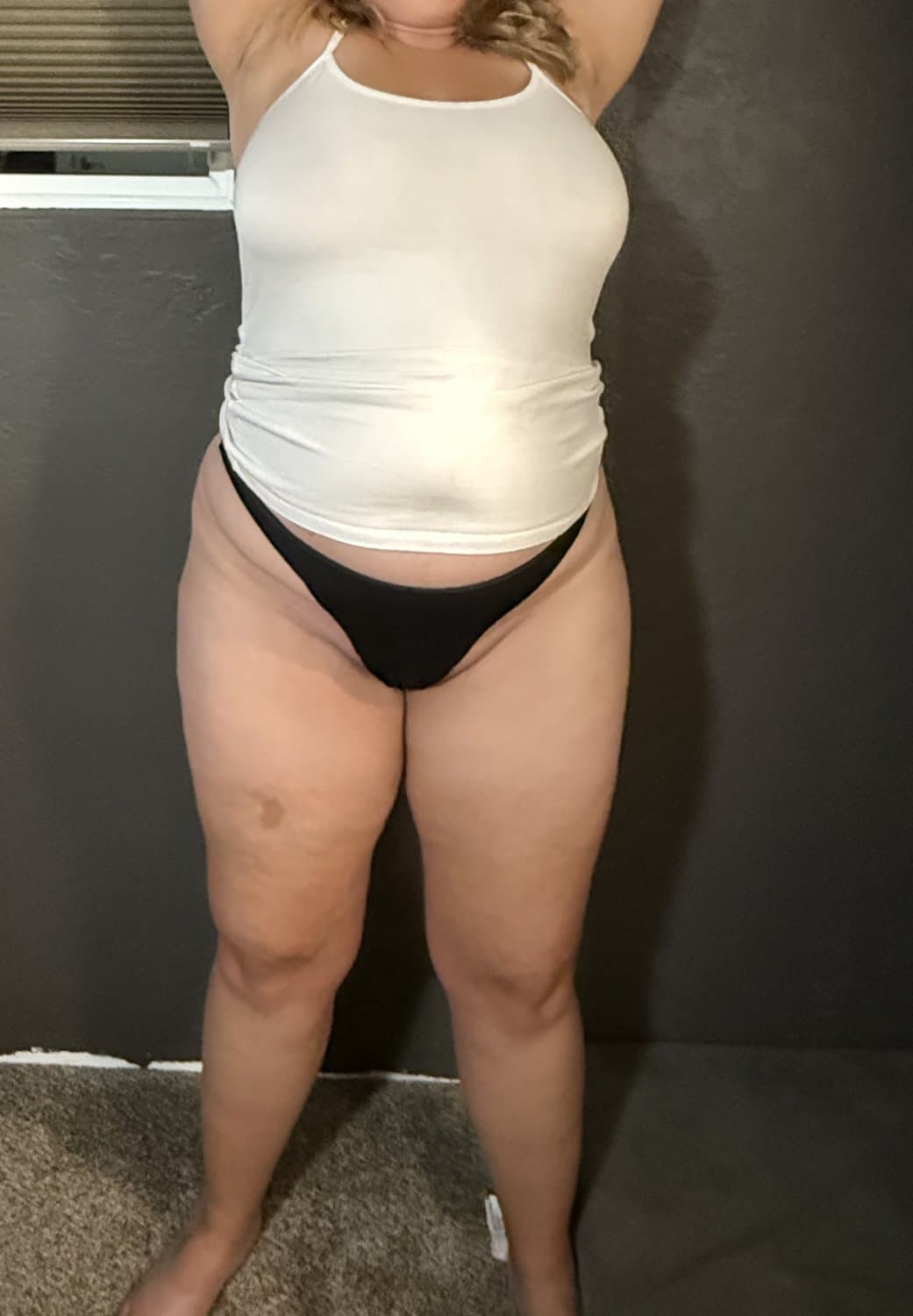 Sexy MILF Amanda showing off her big tits and sexy ass. She’s BBC ready