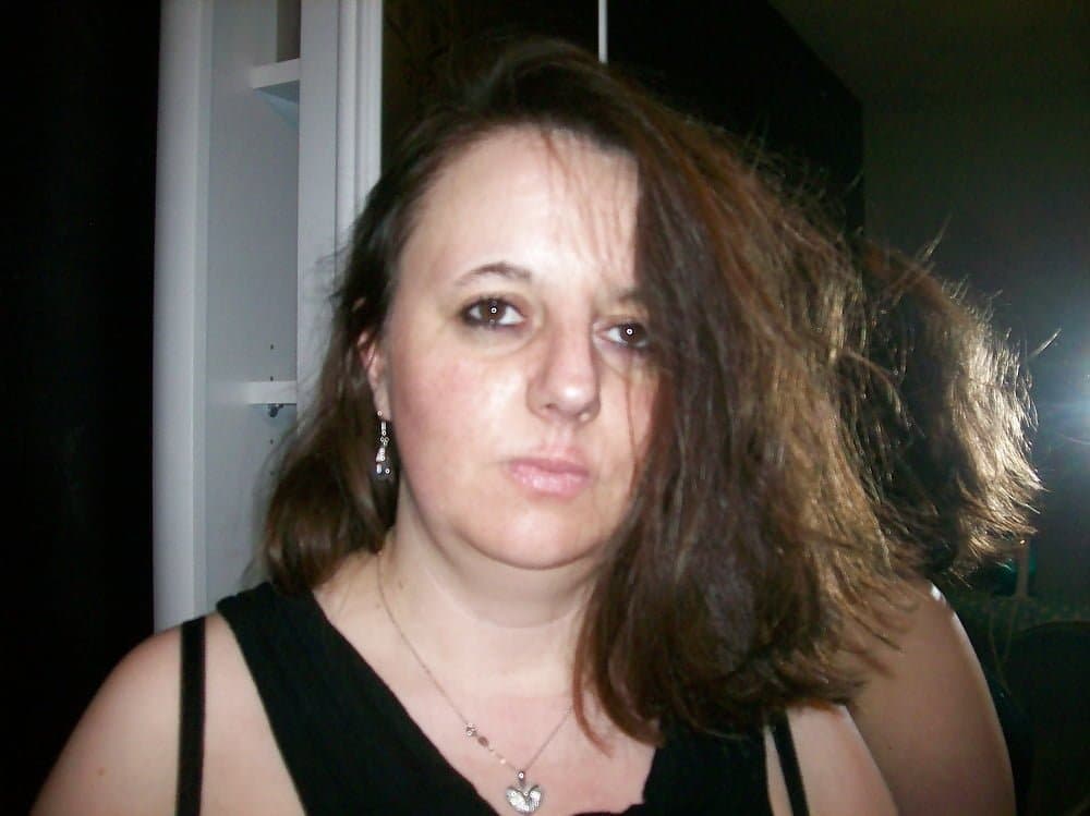 Je suis disponible pour vous venez nombreux pour me pissé dessus et me fécondé