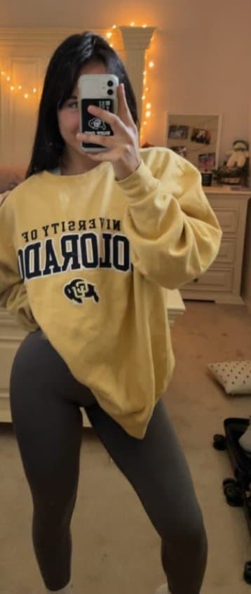 I’m a discord slut come blackmail me and send me nudes and i’ll send back evie647