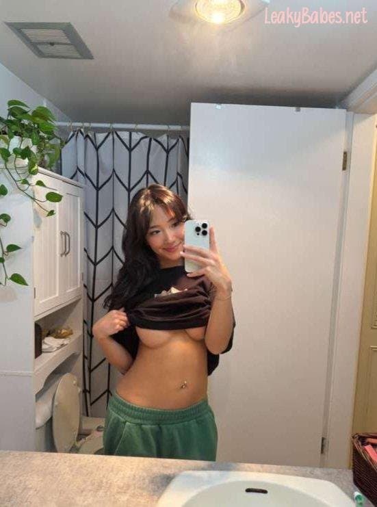 Asian Babe Twerk Sexy Ass Like Pro