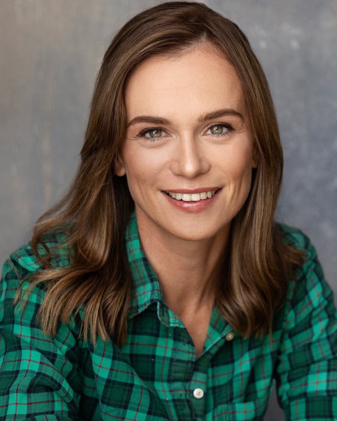 New Zealand actress Gwendoline Taylor has a lovely petite sexy body.