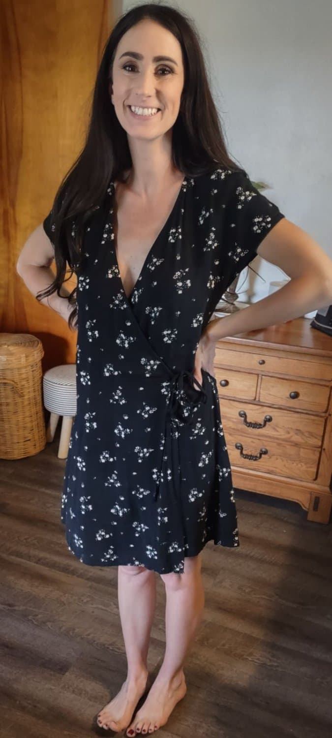 Click to view full size Sarah 9.5: The Iowa Molf Hotwife Posing And Shown Off For the Internet