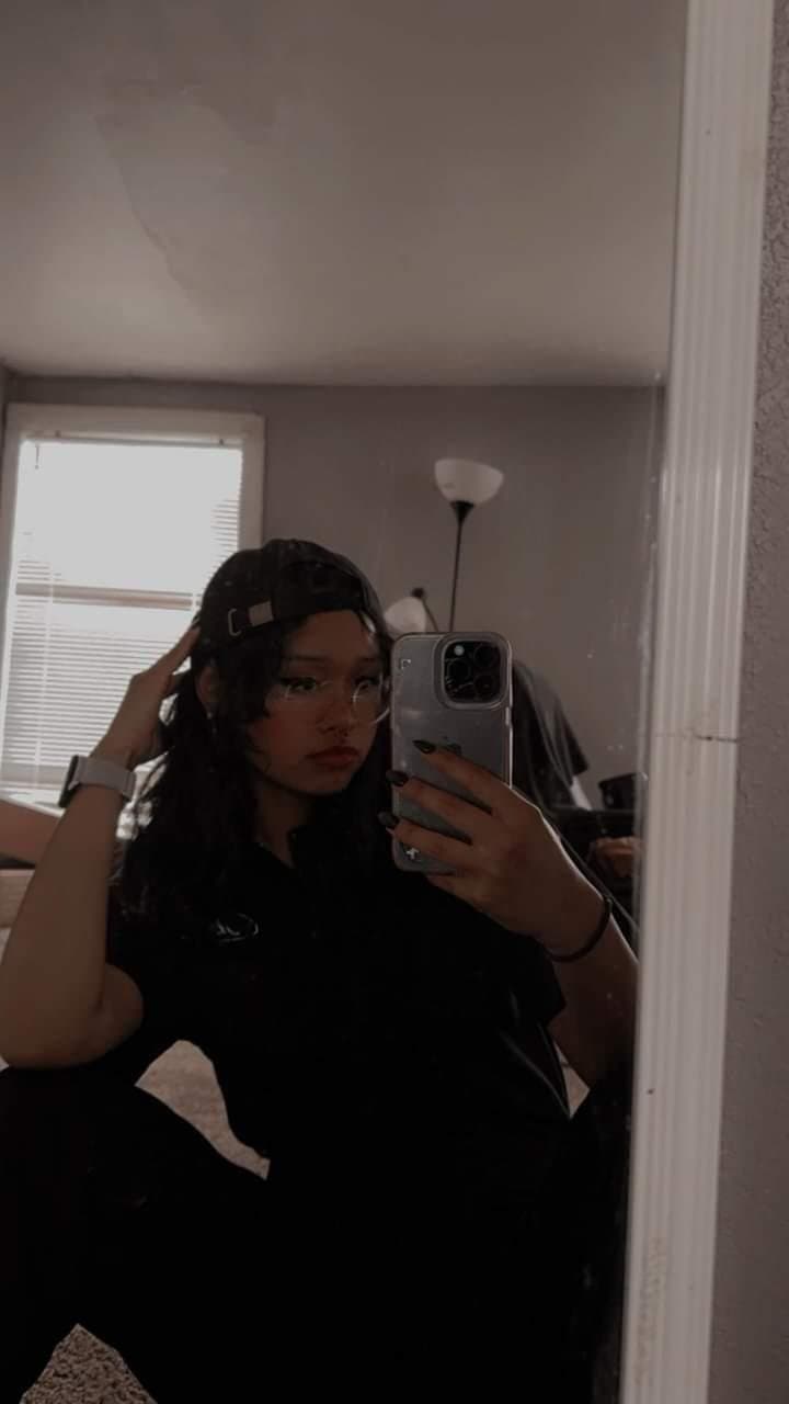 Click to view full size Ex coworker .. shes a lil freak who has a breeding kink