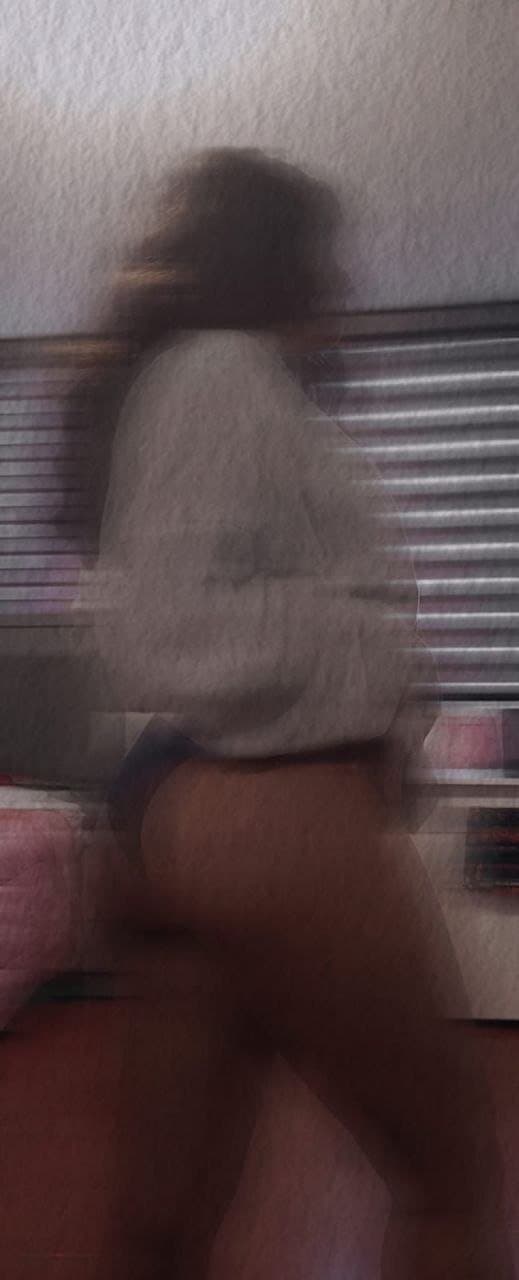 Se pone cachonda estando sola