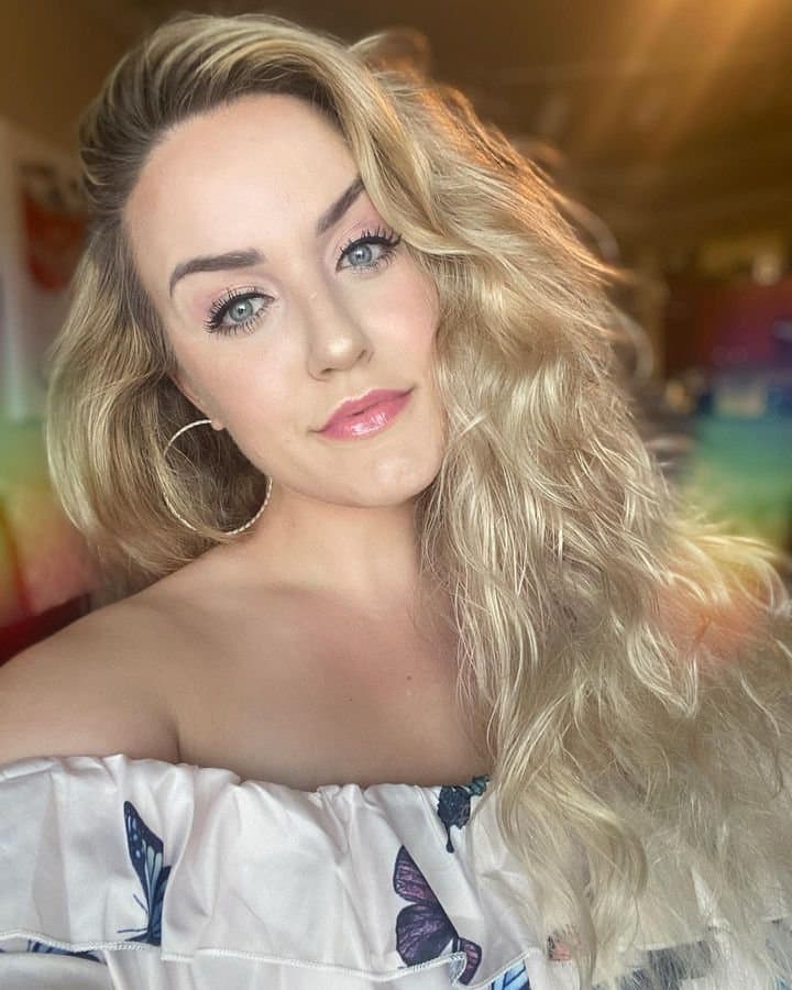 Click to view full size Classy Thick Blonde PAWG Busty Blonde Huge Tits