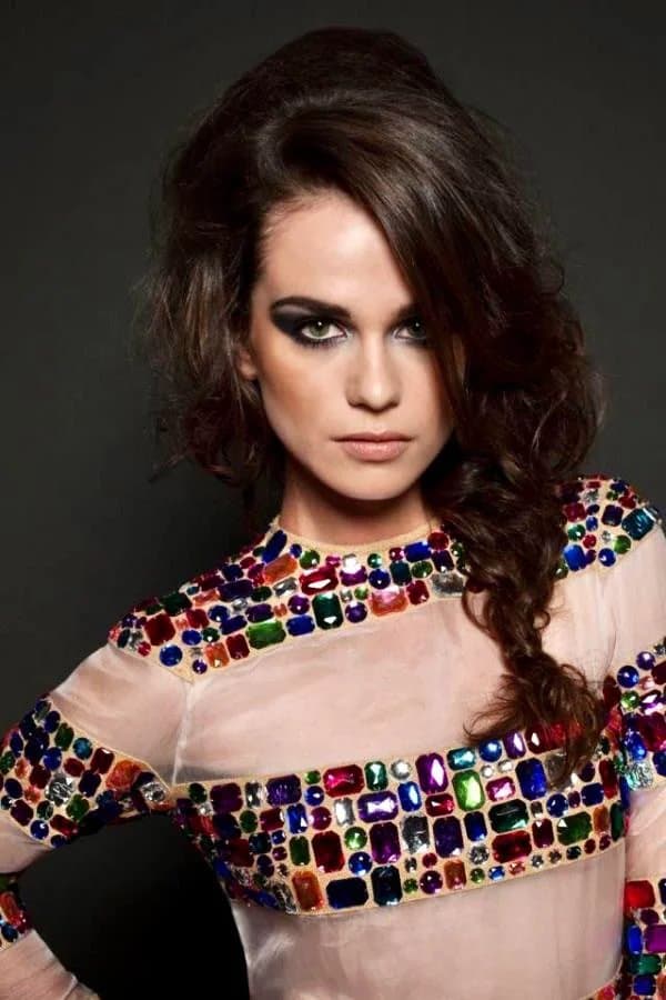 New Zealand actress Gwendoline Taylor has a lovely petite sexy body.