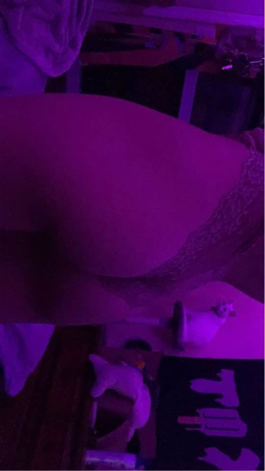 21 yo Emily needed posting so bad didn’t she. Kik @ expo_dom for the same