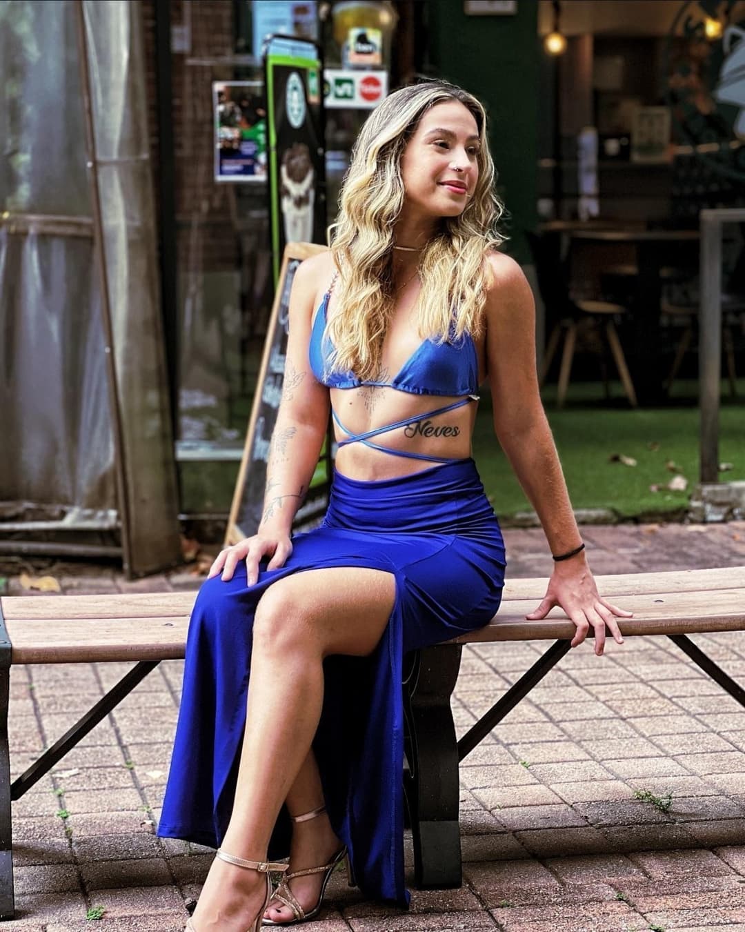 Click to view full size Loirinha foi vender conteúdo na internet e se arrependeu tarde demais