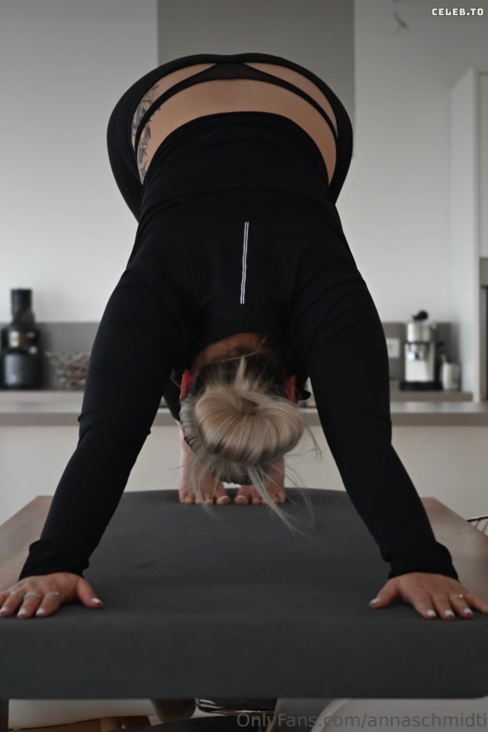 Anna Schmidt-CUM join my first YOGA SESSION ??‍♀️? hihi ???