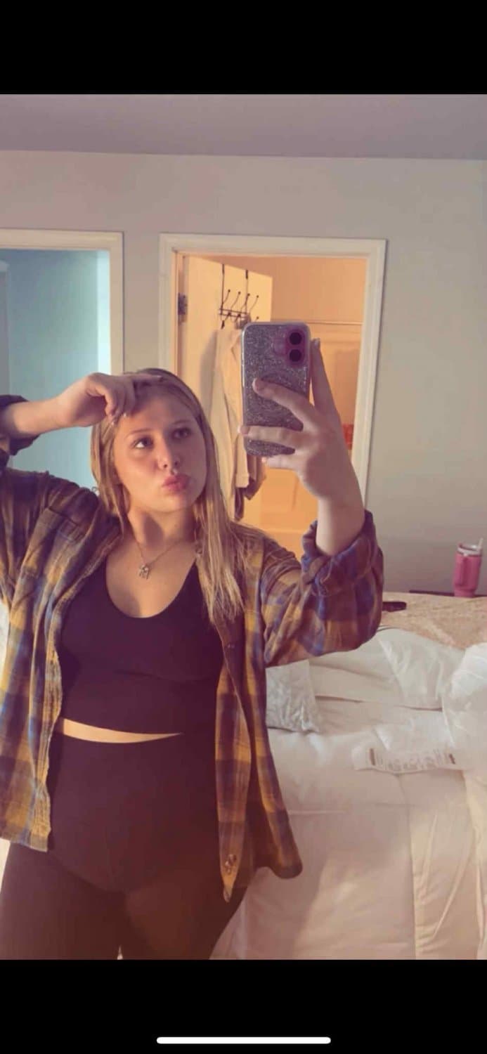 If you got a big dick and can trin dm once you put your dick on pic send or cum too