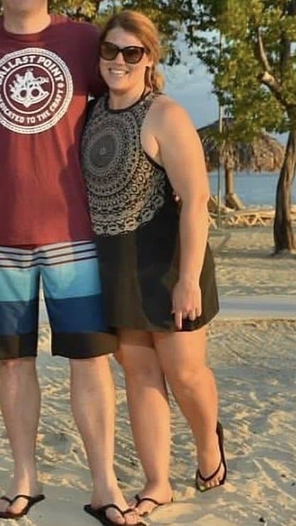 Sexy busty high school teacher Mandi Casillas Bolinger is so sexy and has perfect feet