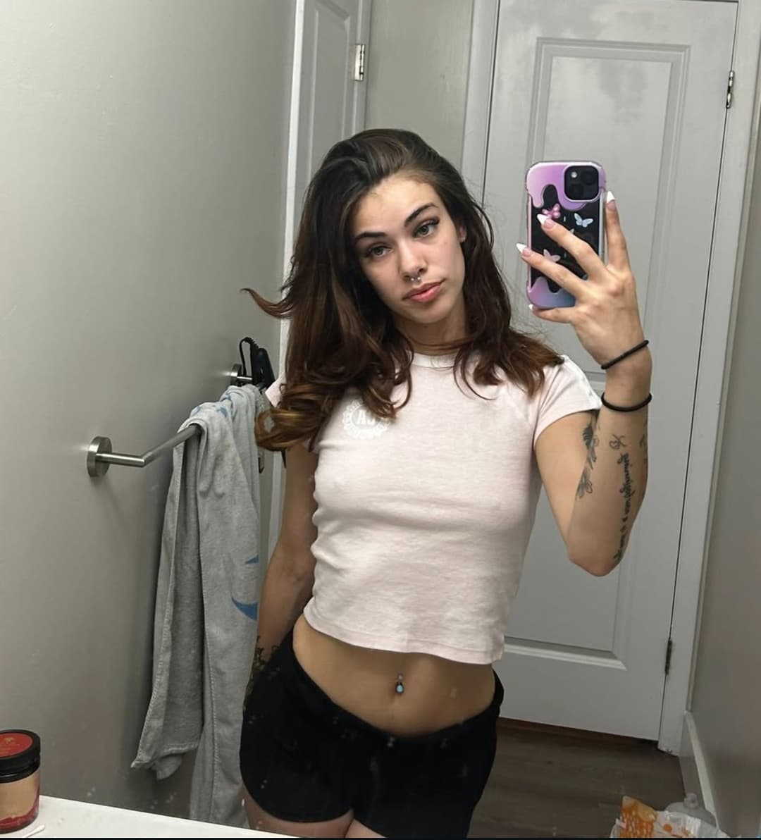 What happend to her vids?? Anybody got them