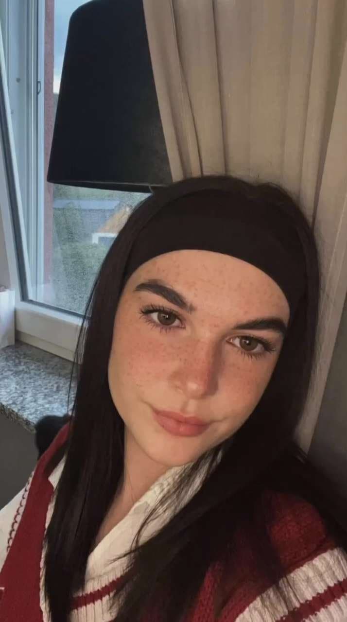 Click to view full size Deutsche kahba Lara