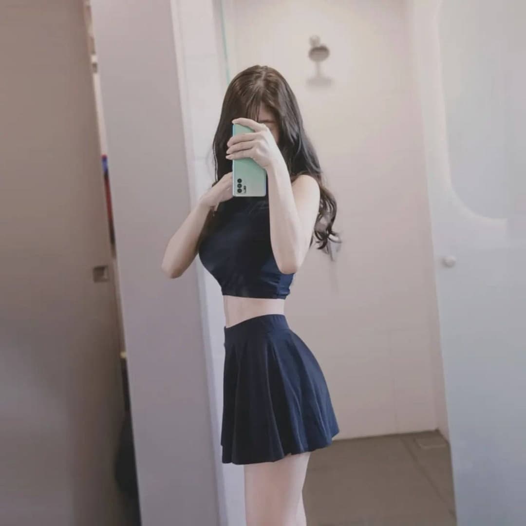 Sexy Big boobs Thai college babe shows her hot and busty body on Instagram