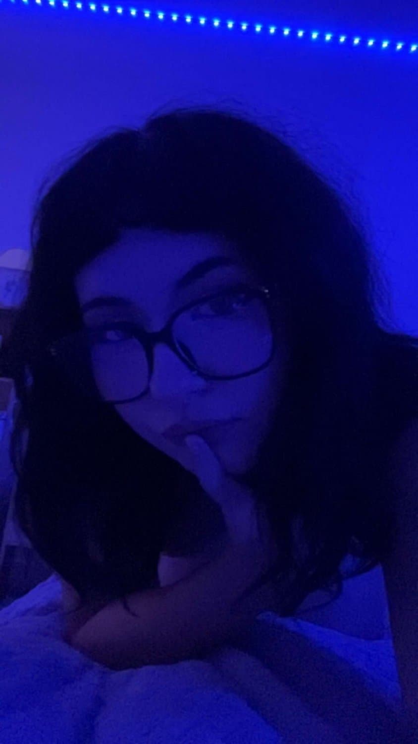 French babe Emilie gets her trust broken