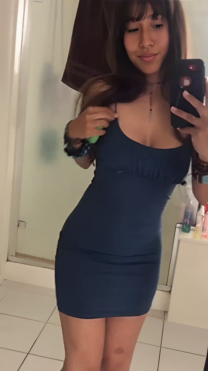 Cocksleeve gabbie showing herself off