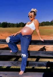 A vagabunda precisa ser segurada e engravidada na frente do marido