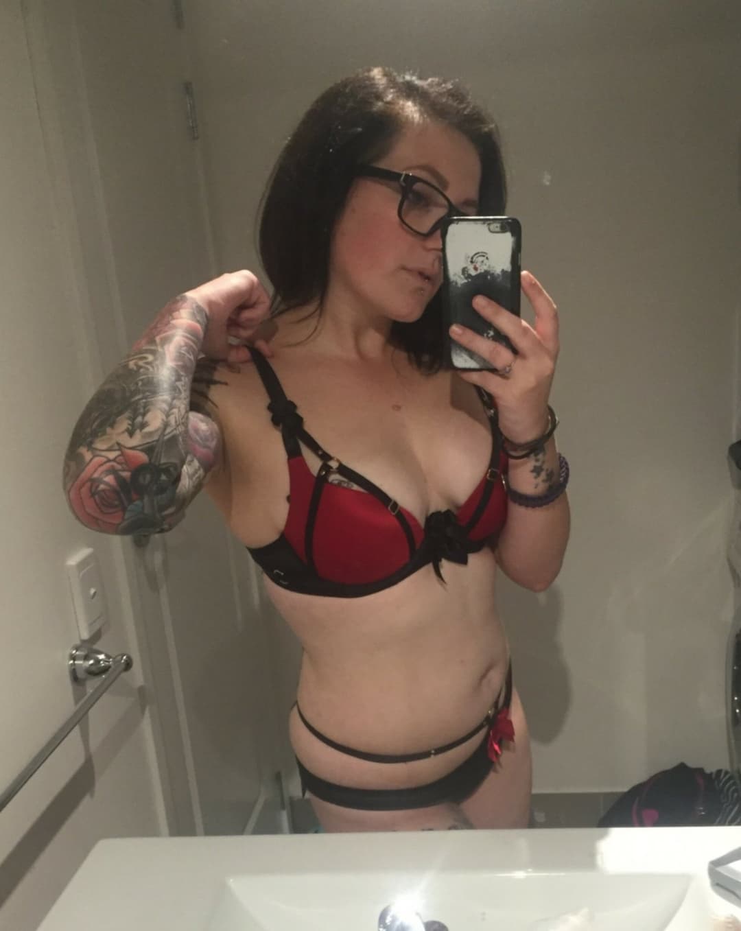 Aussie Madi - 21yo bartender ready for action