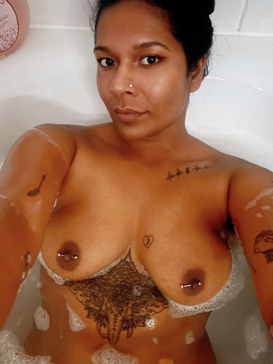 Has anyone fucked this british escort scarlett kiss used to be based Leeds way now london?