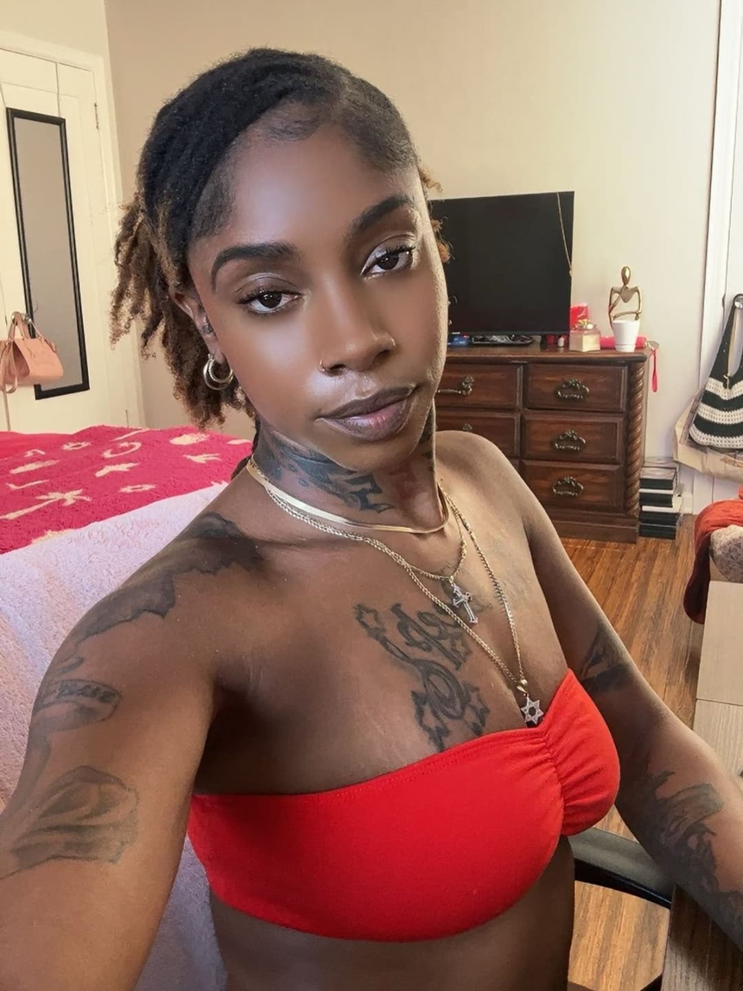 just wanna cum all over this black thot
