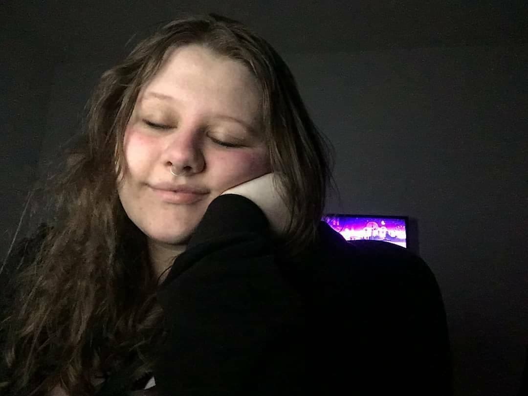 WHITE EMO WEEB MAKING GOONERS NUT