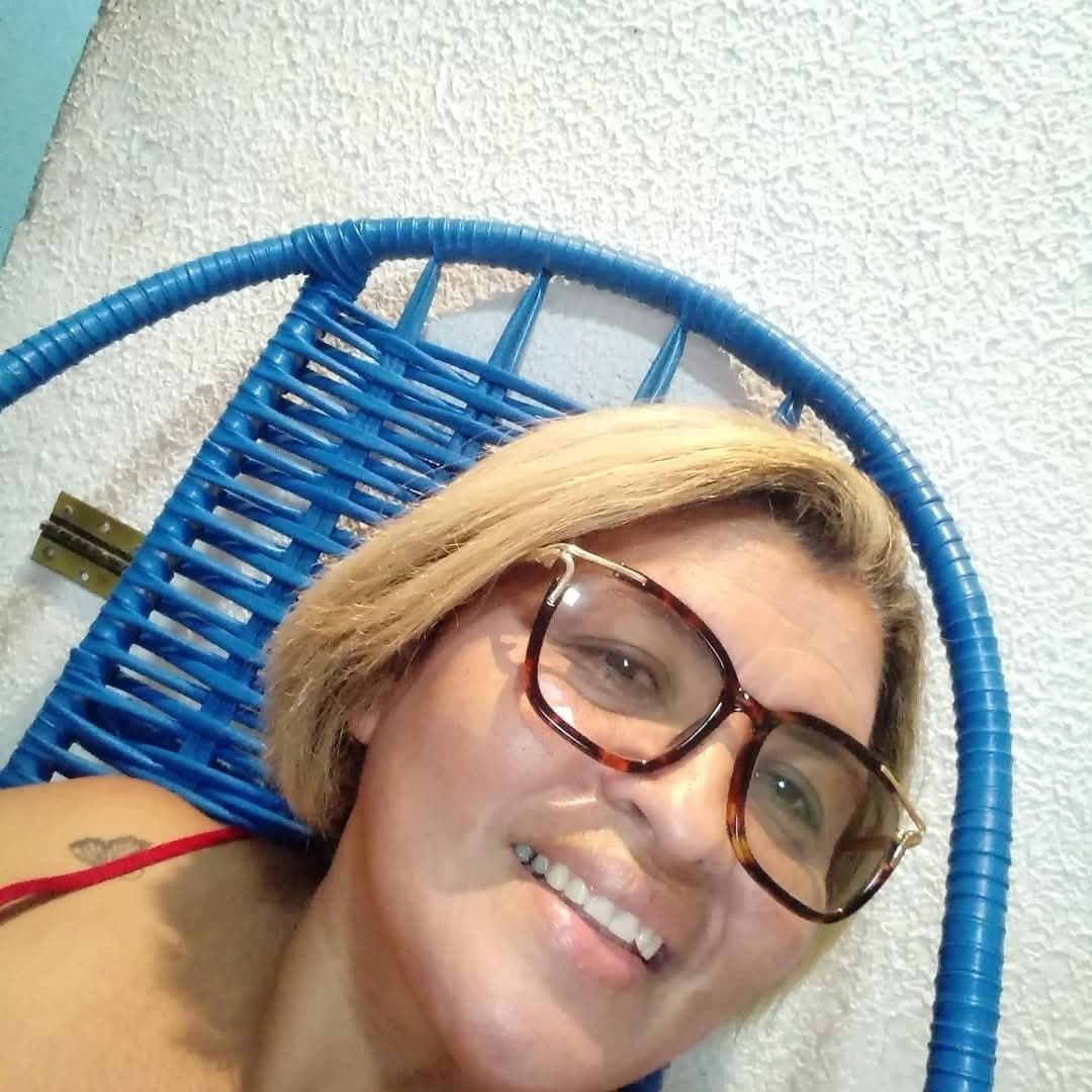 Fabiana velha deliciosa da buceta gigante e faminta por pau grande e cheio de porra !!!